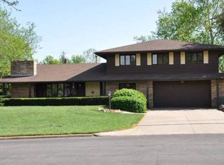 2322 Edgehill Rd, Salina, KS 67401