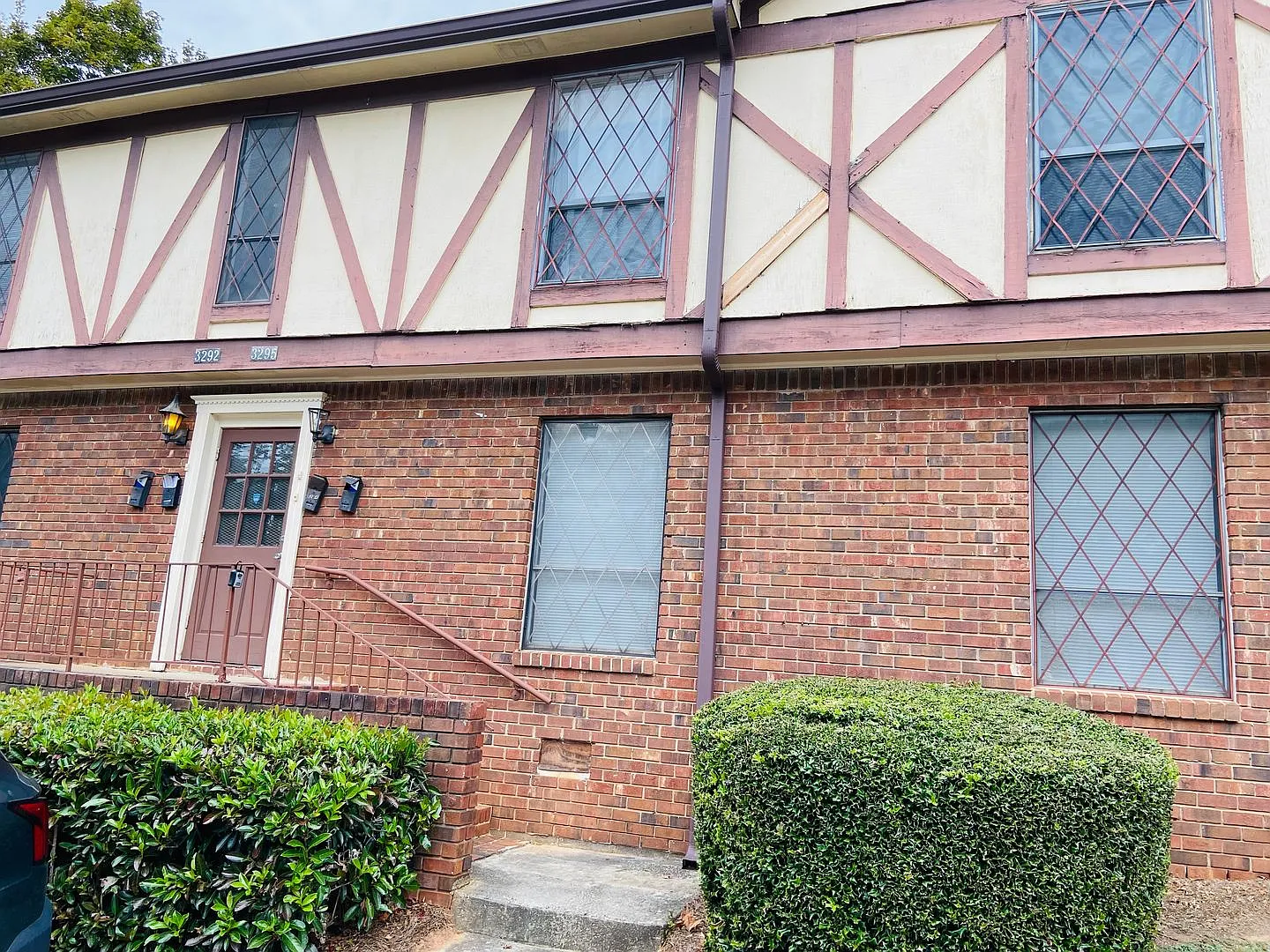 3 bedrooms /2 bath Condo Available Now — Photo 2