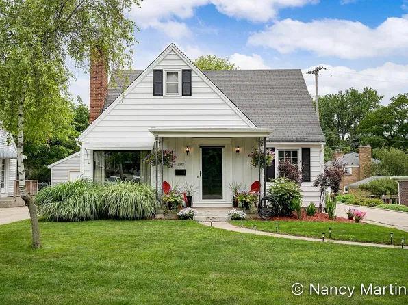 2339 Riverside Dr NE, Grand Rapids, MI 49505