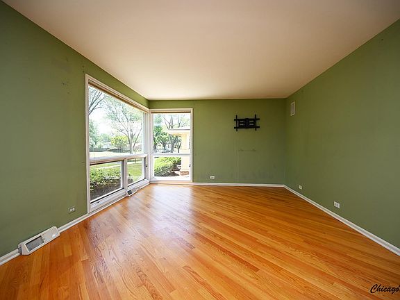 3rd image of 120 Dennis Dr