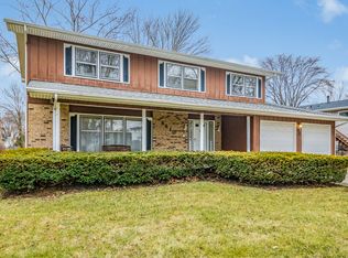 6610 Barrett St, Downers Grove, IL 60516