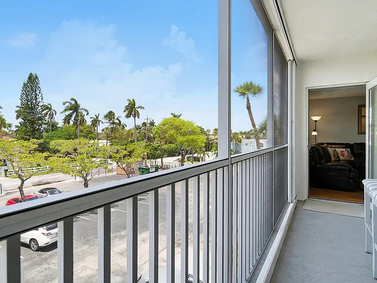 1502 S Lakeside Dr #302 — Photo 7