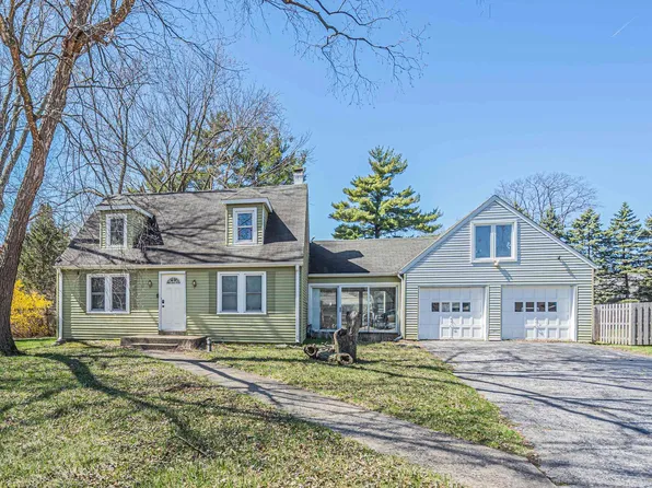 108 S Maple Ln, Prospect Heights, IL 60070