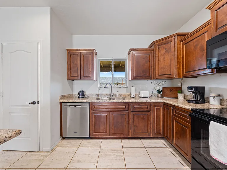 5904 E 45th Pl — Photo 14