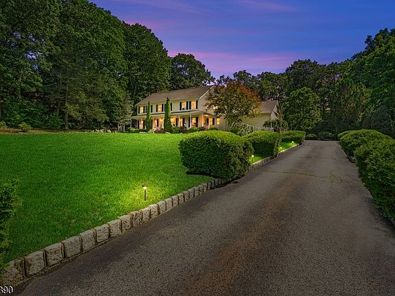 4th image of 8 Alpine Ridge Rd