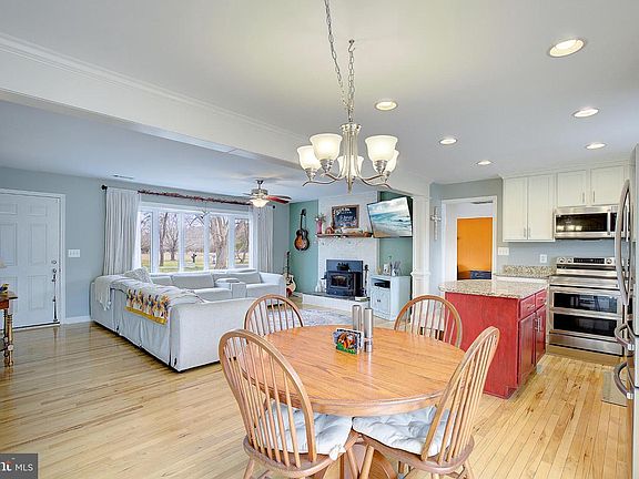 3rd image of 3406 Horn Rd