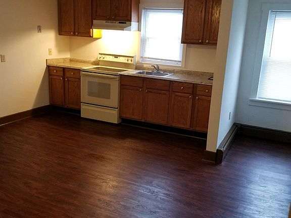 2nd image of 3047 Main St