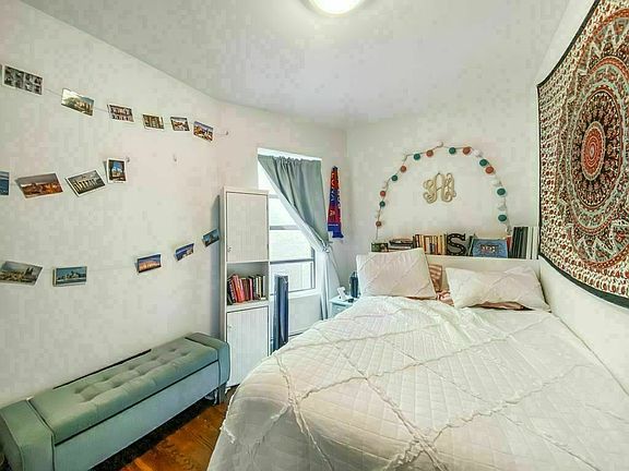 5th image of 504 Manhattan Ave APT 4R