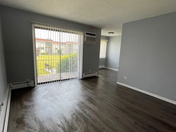 2200 Lewis Ave APT 203, Zion, IL 60099