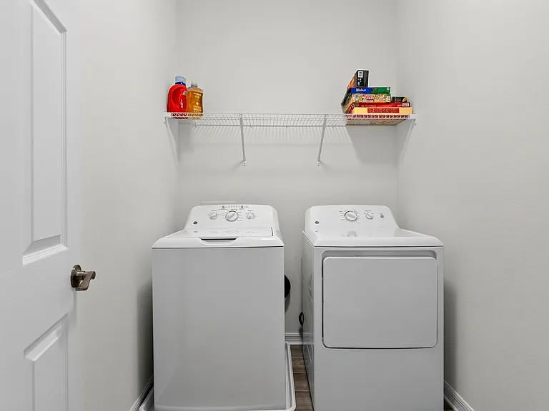 4064 Via Sienna Cir — Photo 34