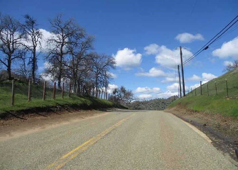 Exterior Neighborhood (street photo)
