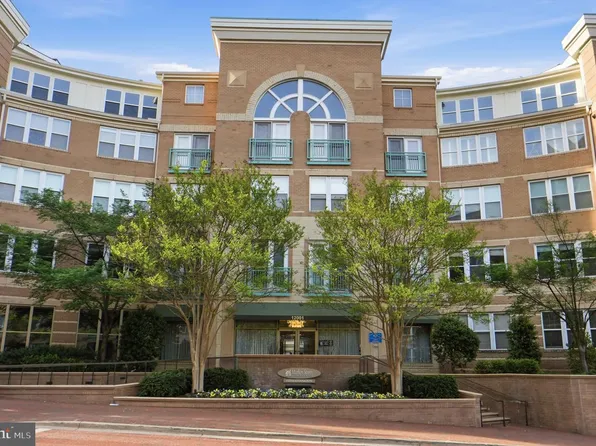 12001 Market St APT 140, Reston, VA 20190