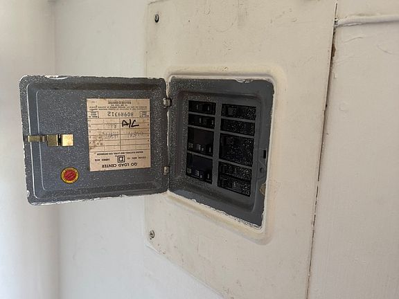 4th image of 1371 Monomoy St APT E1
