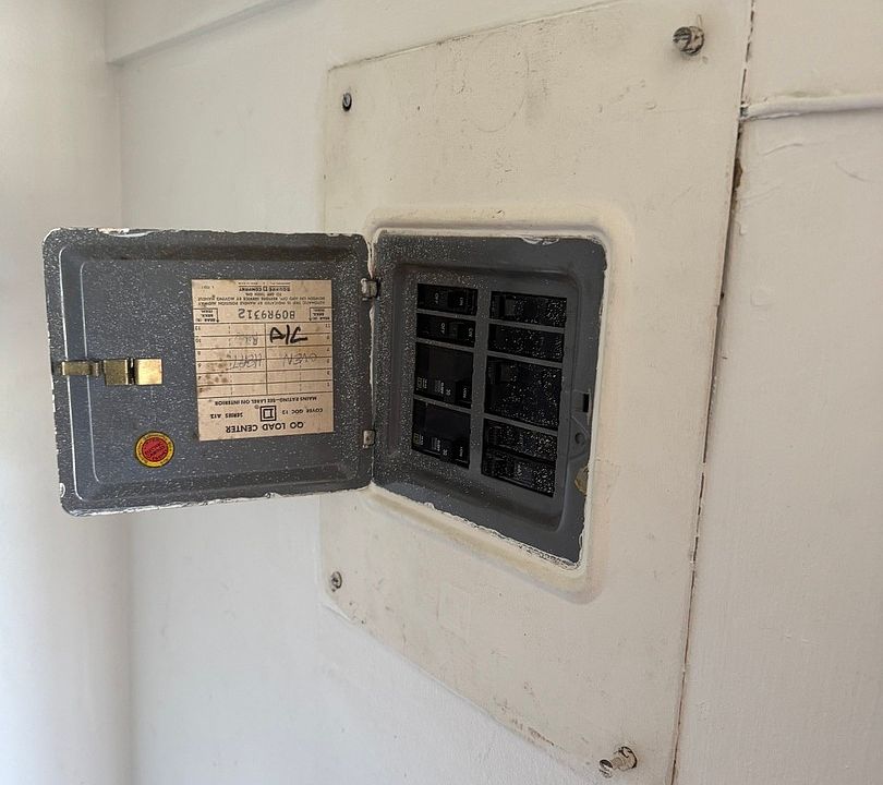 2nd image of 1371 Monomoy St APT E1