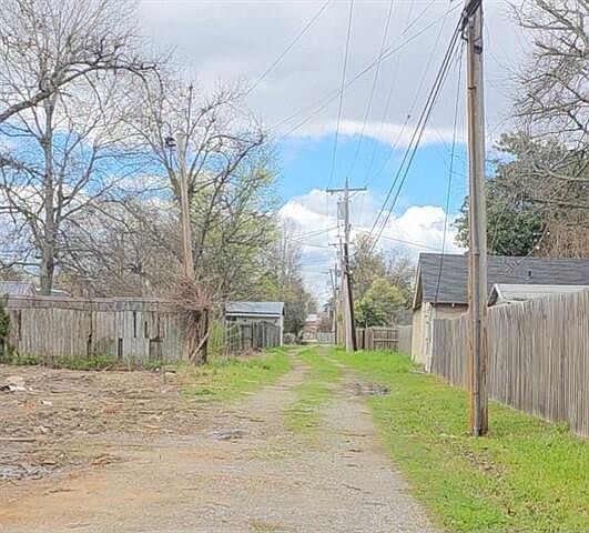 2nd image of 1011 Herrin St