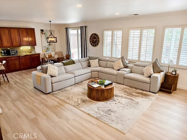 4 bed, 2.5 bath, 3680 sqft, $4,699 — Photo 4