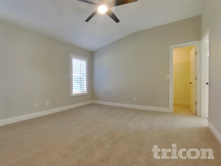 10902 Versailles Blvd — Photo 7