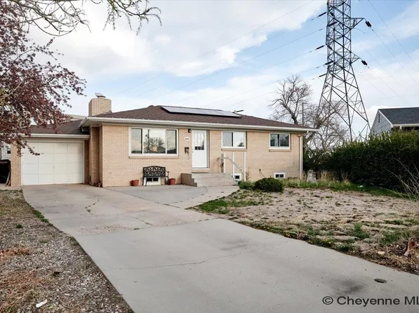 109 Columbus Dr, Cheyenne, WY 82007