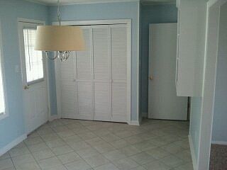 4th image of 40 Lois Ln