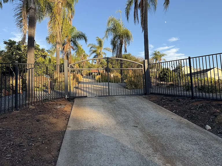 2073 Elevado Rd — Photo 18