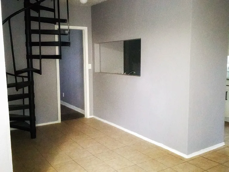 939 Grandview Bnd — Photo 7