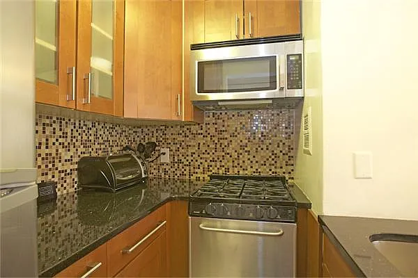 Sold by Metropolitan Res. Partners | media 9