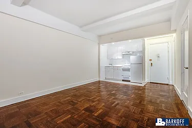 Rented by Barkoff Residential 