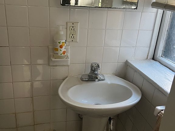 3rd image of 3 Phillips St APT 8