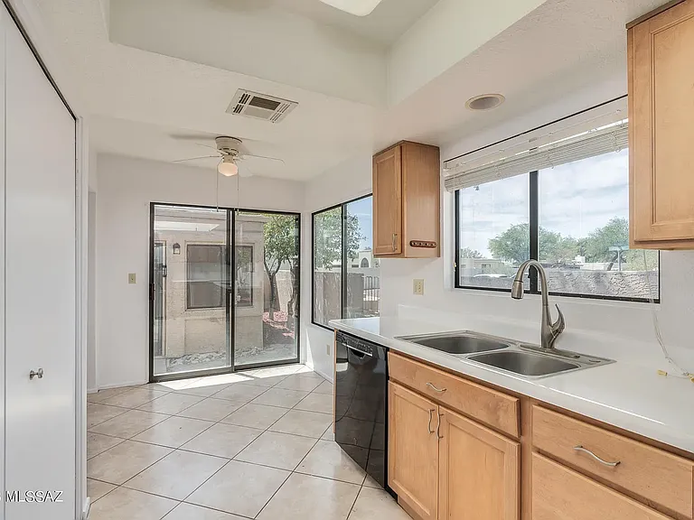 4461 E Bullrush Ln — Photo 5