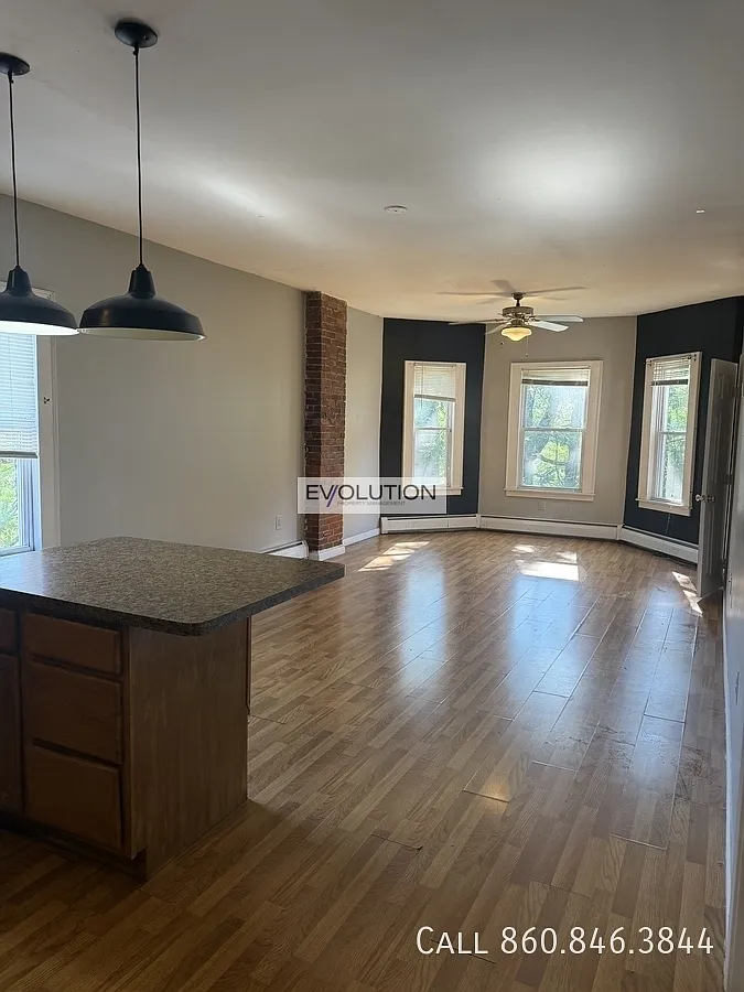2 bed, 1100 sqft, $1,450 — Photo 3