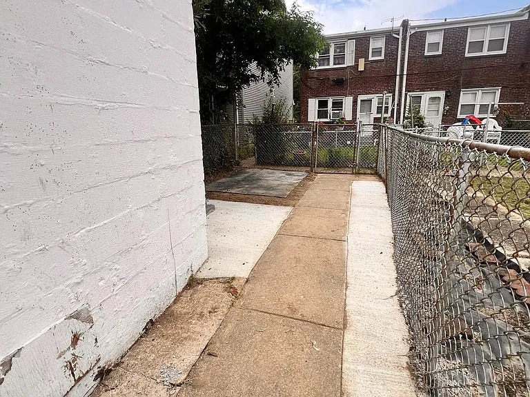 1704 Tulip St — Photo 18