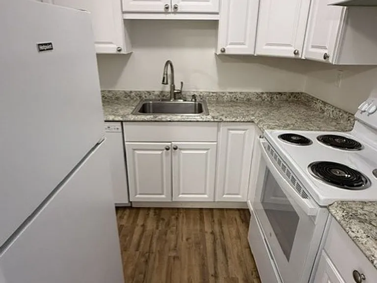 2512 Bayview Apartments — Photo 5