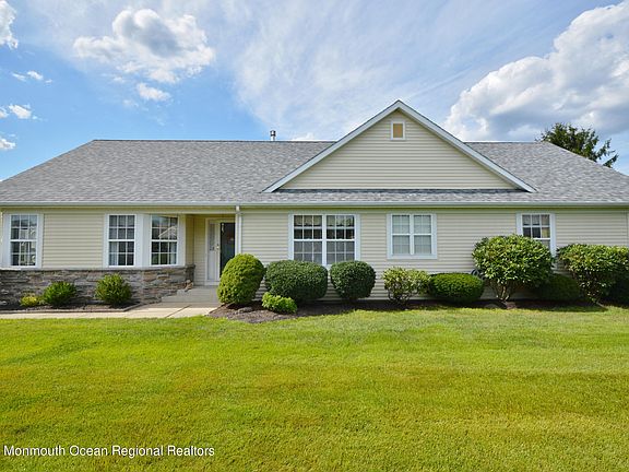 3rd image of 2488 Spring Hill Dr