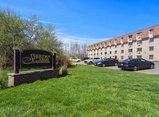 135 Grove St APT 136, Rockland, MA 02370