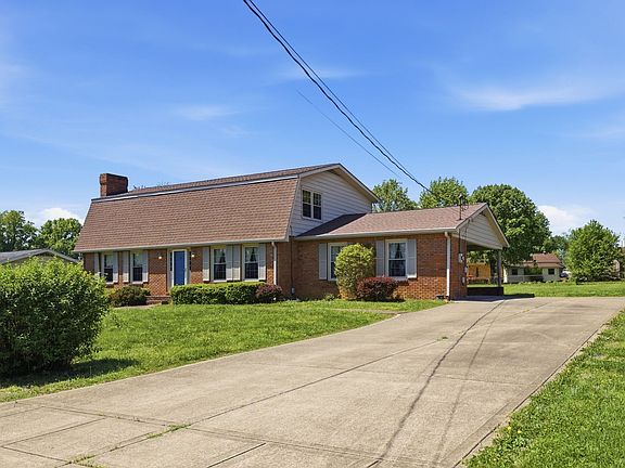 3rd image of 915 Elizabeth Dr