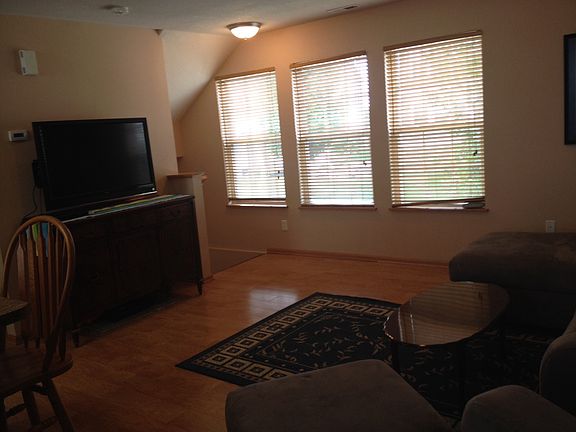 4th image of 15202 Alpine Dr