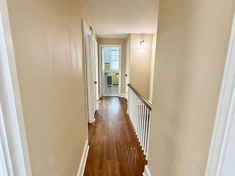 844 E Madison St — Photo 16