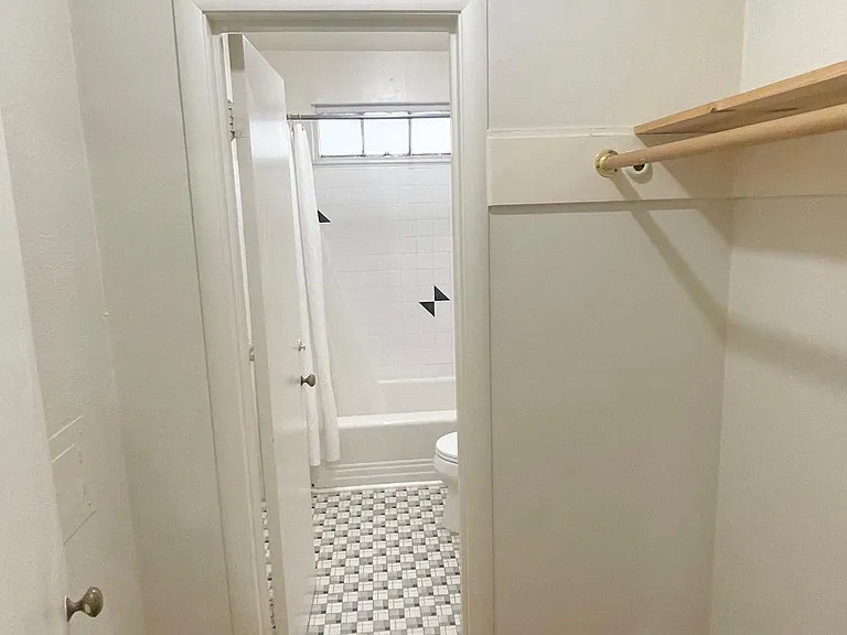 1003 Lombard St — Photo 12
