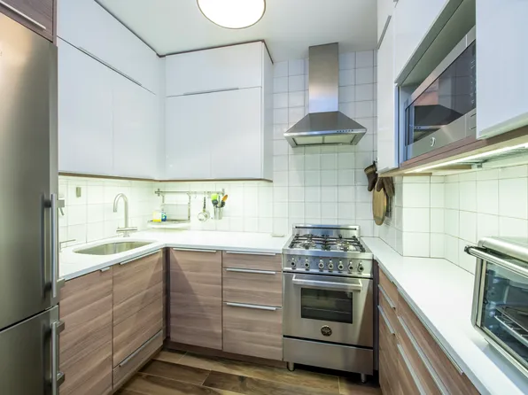 370 East 76th Street image 4 of 7