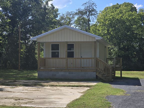 3rd image of 105 Fairground Dr
