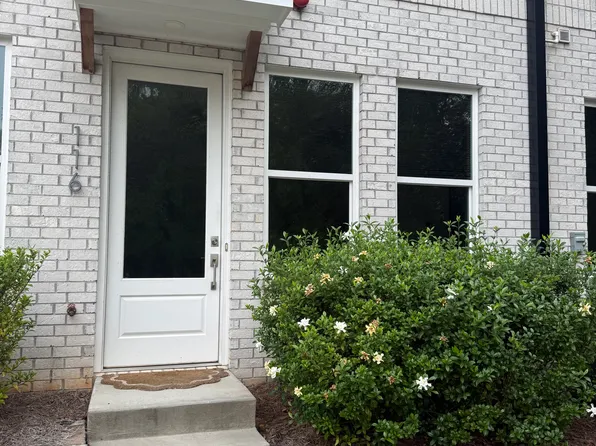 9058 Main St, Woodstock, GA 30188