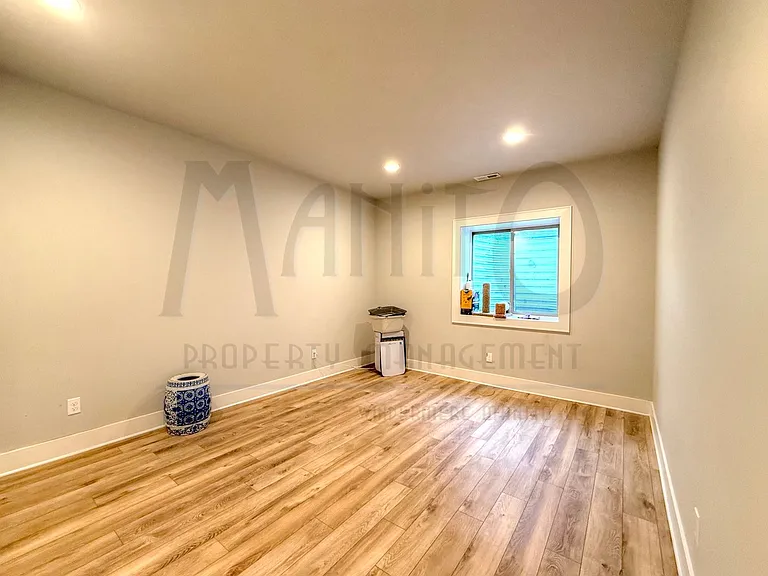 947 E 32nd Ave — Photo 21