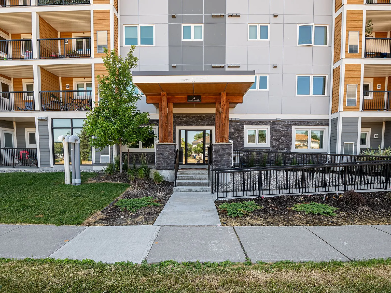 Parkwood Place — Photo 4