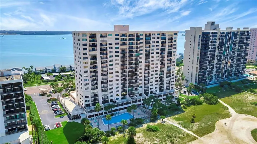 2 bed, 2.0 bath, 1094 sqft, $3,900 — Photo 4