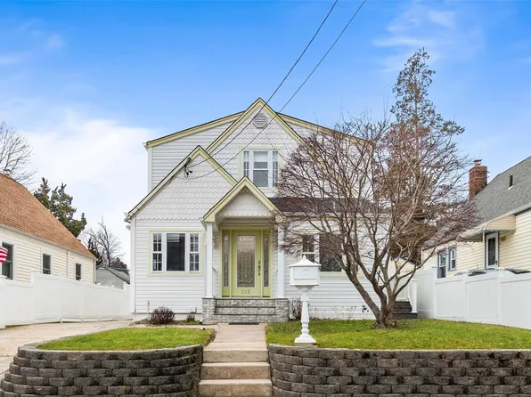 315 Kalb Place, Franklin Square, NY 11010