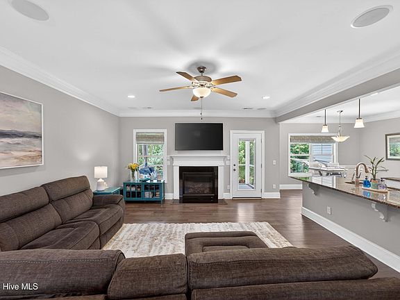 3rd image of 104 Elway Drive