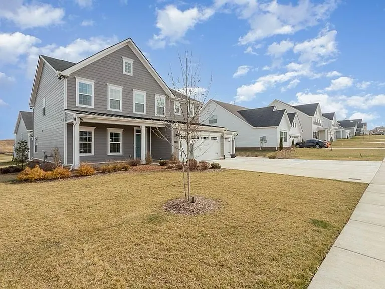 4003 Bluebell Ln — Photo 3