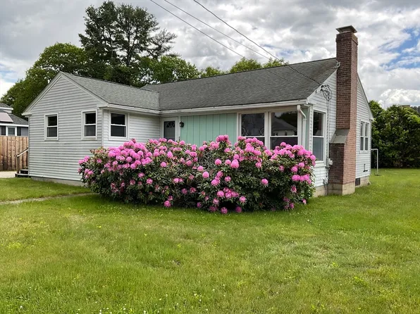 18 Pulaski St, Uxbridge, MA 01569