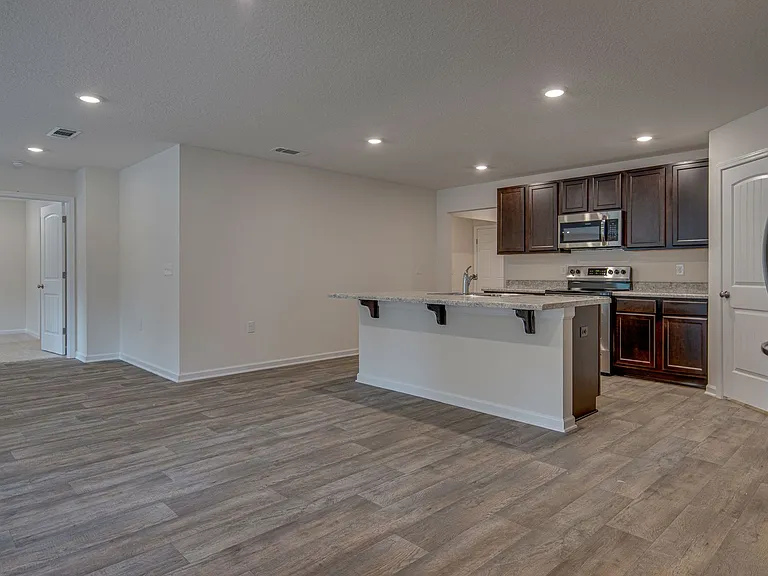 6401 Churchill Cir — Photo 6