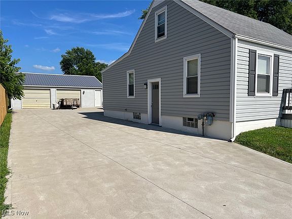 2nd image of 4226 Fargo Ave NE
